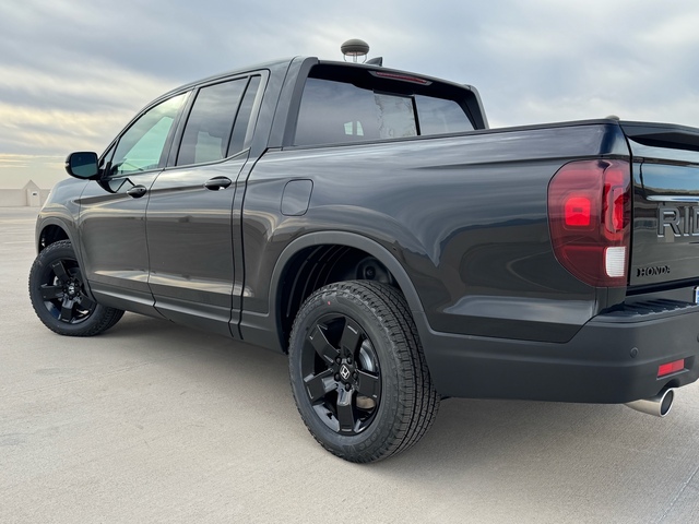 2025 Honda Ridgeline Black Edition 9