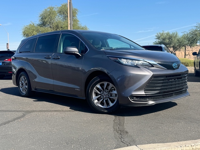 2021 Toyota Sienna LE 1