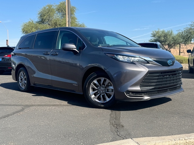 2021 Toyota Sienna LE 2