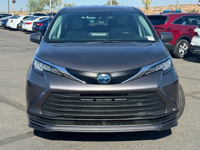 2021 Toyota Sienna LE 3