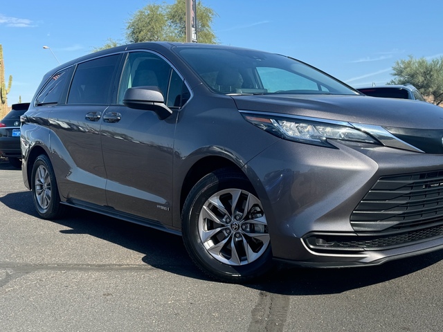 2021 Toyota Sienna LE 6