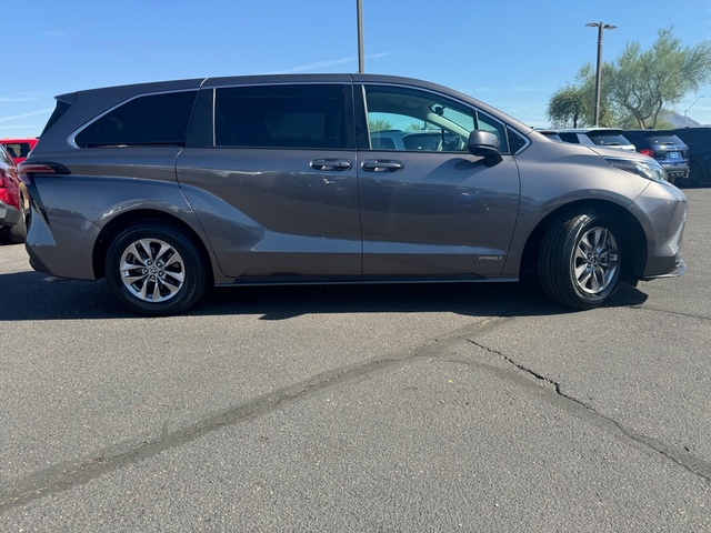 2021 Toyota Sienna LE 7