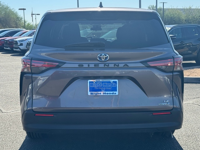 2021 Toyota Sienna LE 9