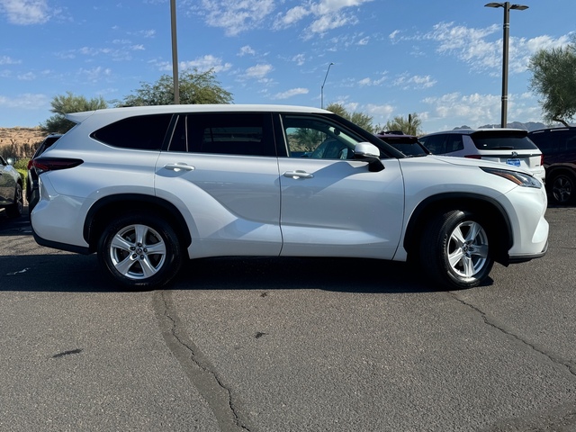 2024 Toyota Highlander LE 7