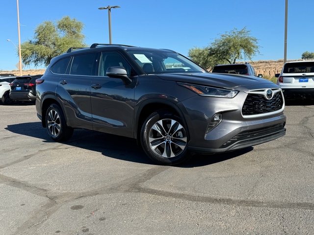 2021 Toyota Highlander XLE 2