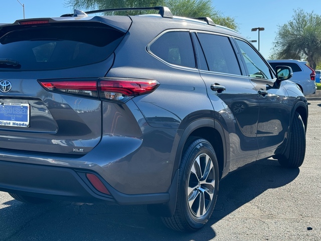 2021 Toyota Highlander XLE 8