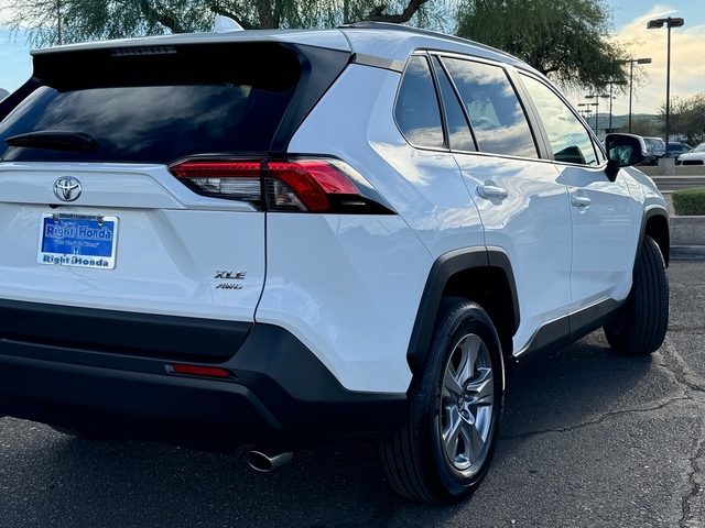 2024 Toyota RAV4 XLE 8