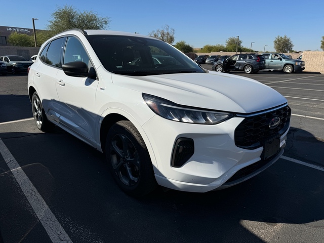 2023 Ford Escape ST-Line 2