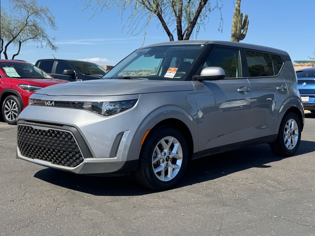 2023 Kia Soul LX 2