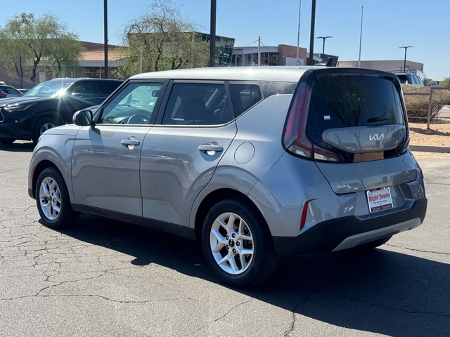 2023 Kia Soul LX 4