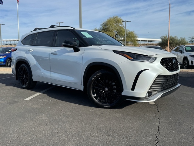 2023 Toyota Highlander XSE 2