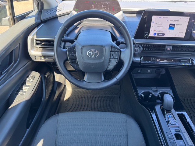 2023 Toyota Prius LE 17