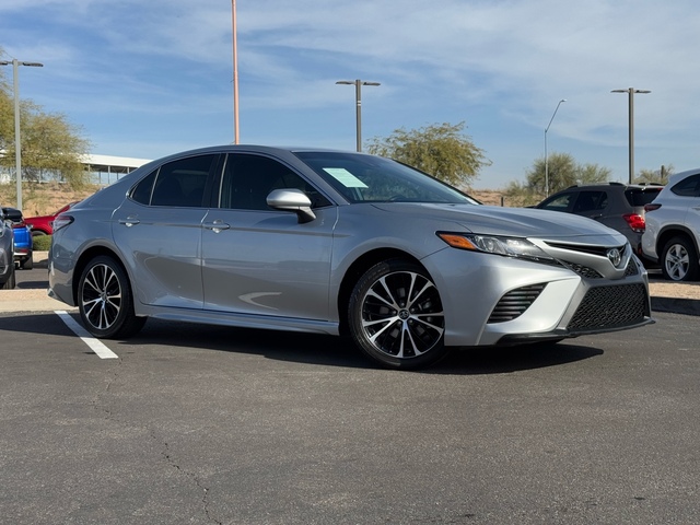 2019 Toyota Camry SE 1