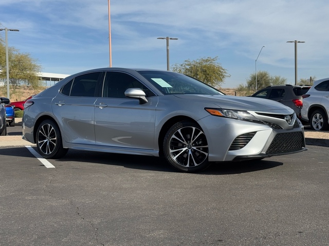 2019 Toyota Camry SE 2