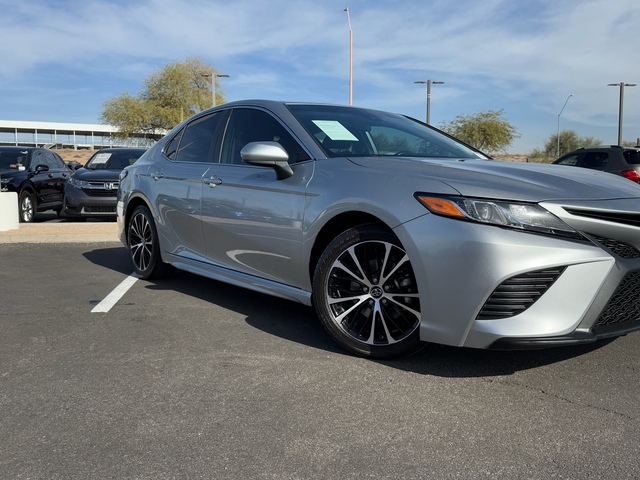 2019 Toyota Camry SE 4