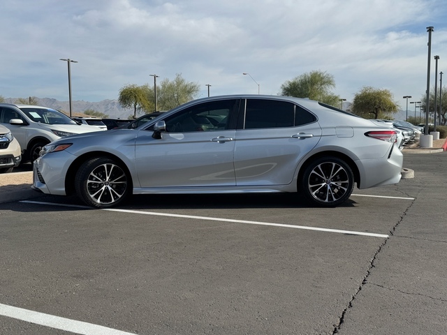 2019 Toyota Camry SE 11