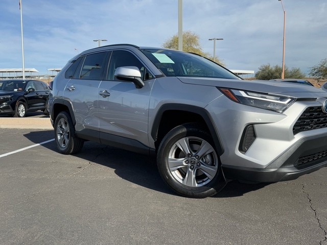 2022 Toyota RAV4 Hybrid XLE 4