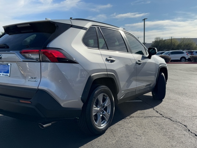 2022 Toyota RAV4 Hybrid XLE 6