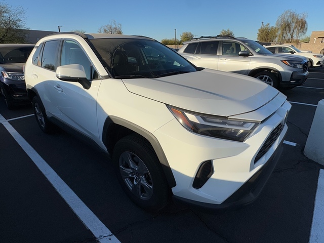 2022 Toyota RAV4 XLE 2