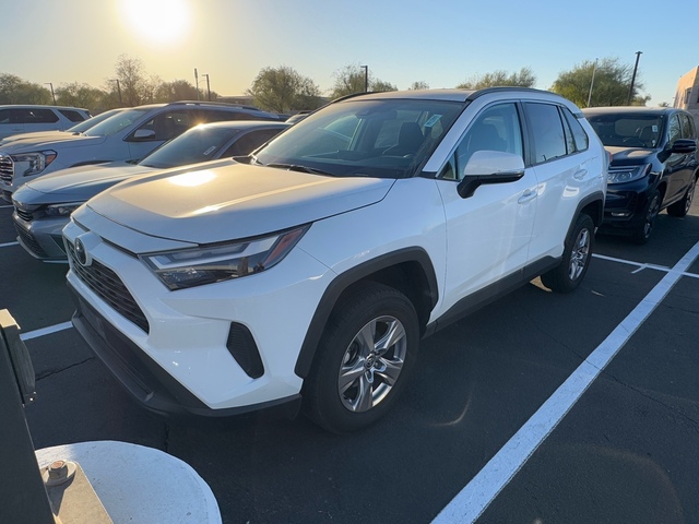 2022 Toyota RAV4 XLE 3