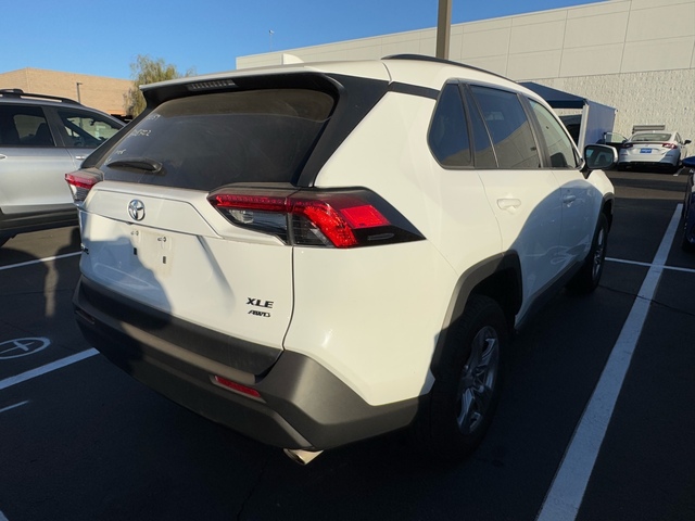 2022 Toyota RAV4 XLE 5