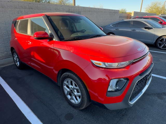 2022 Kia Soul LX 2