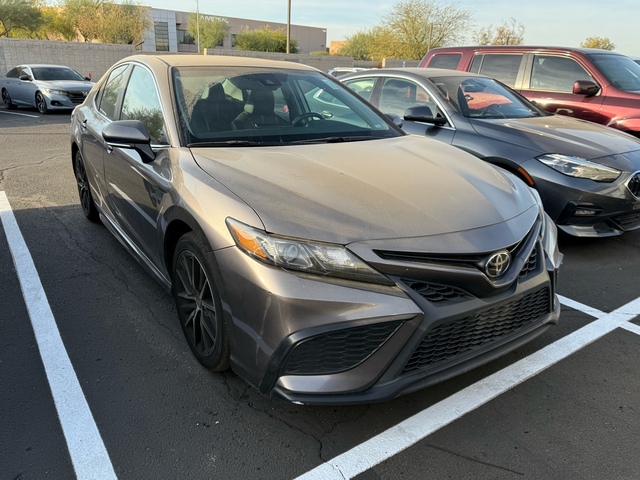 2022 Toyota Camry SE 2