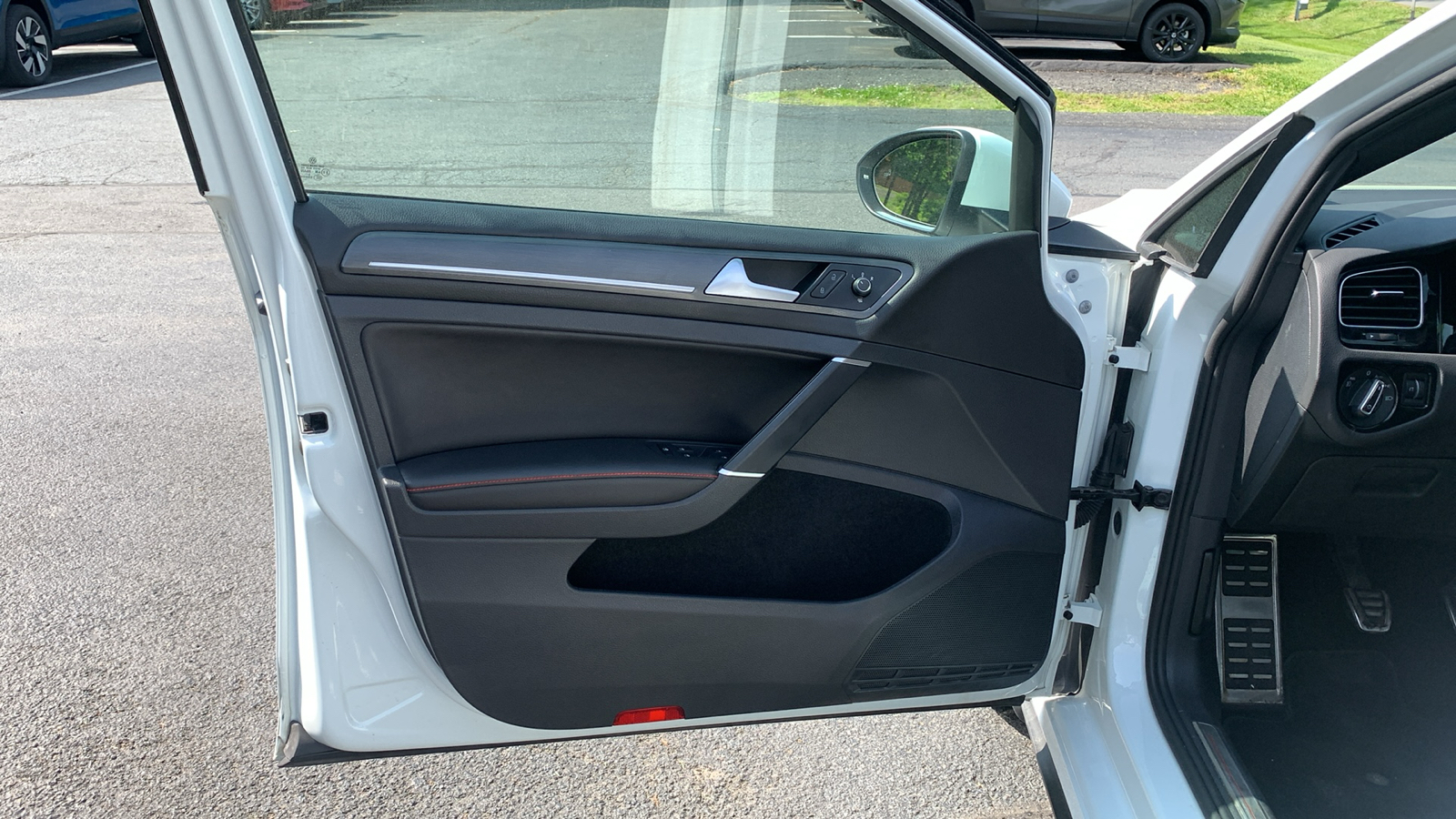 2019 Volkswagen Golf GTI 2.0T SE 9