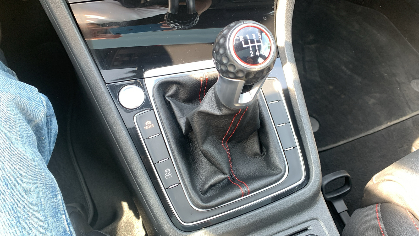 2019 Volkswagen Golf GTI 2.0T SE 17