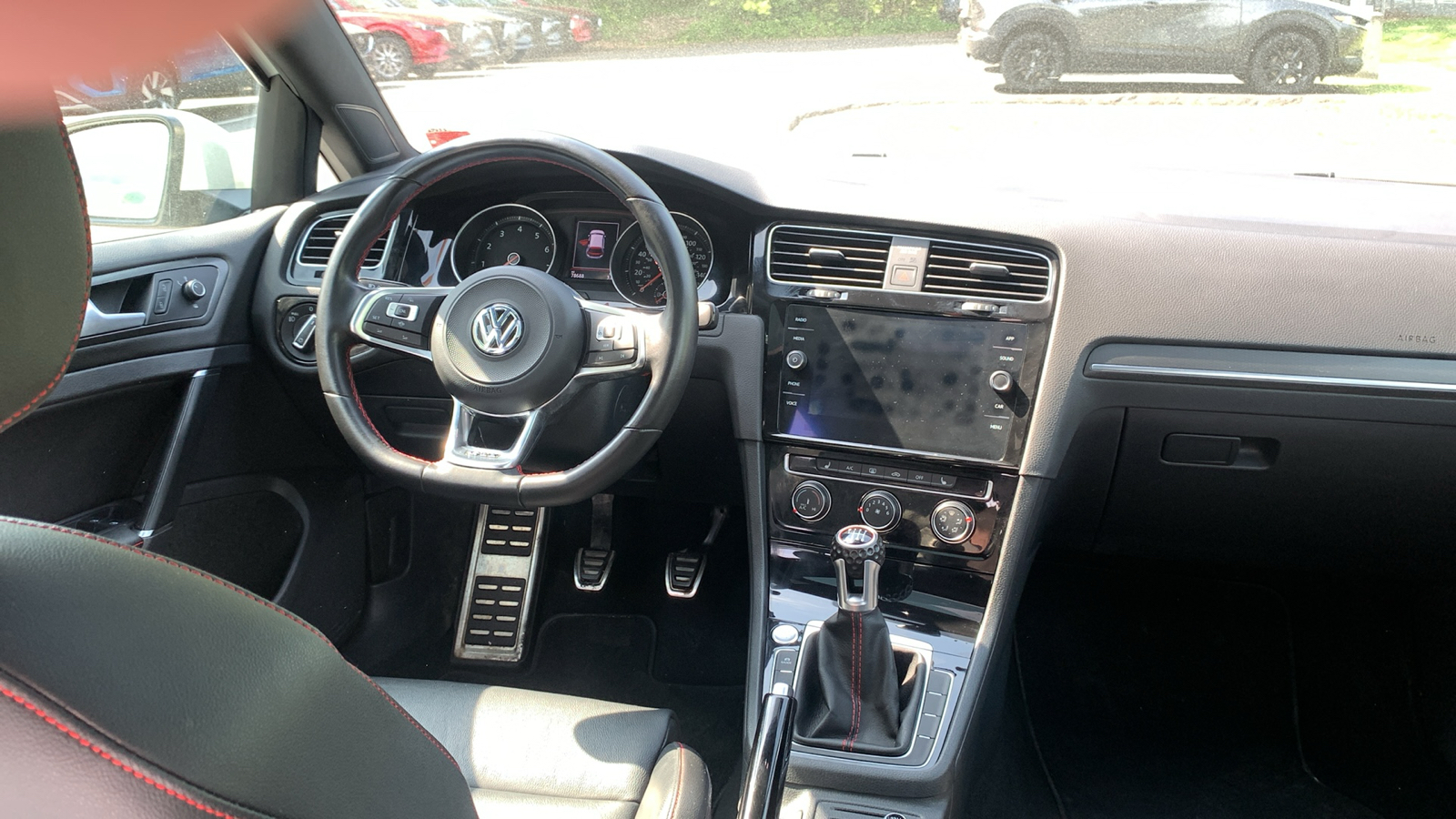 2019 Volkswagen Golf GTI 2.0T SE 23