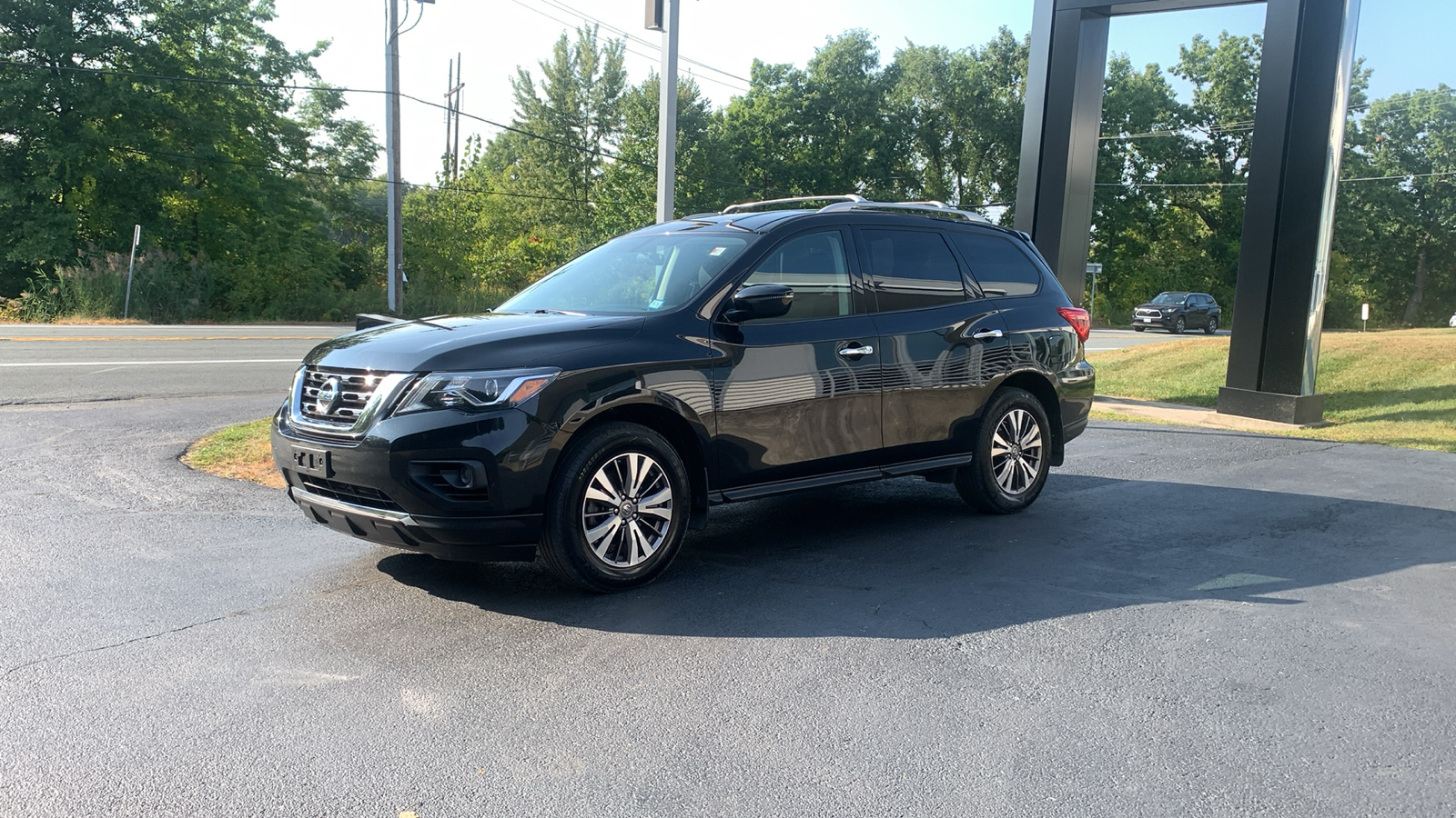 2019 Nissan Pathfinder S 1