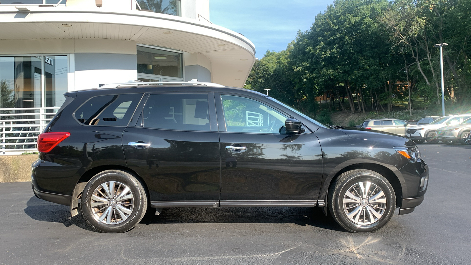 2019 Nissan Pathfinder S 4