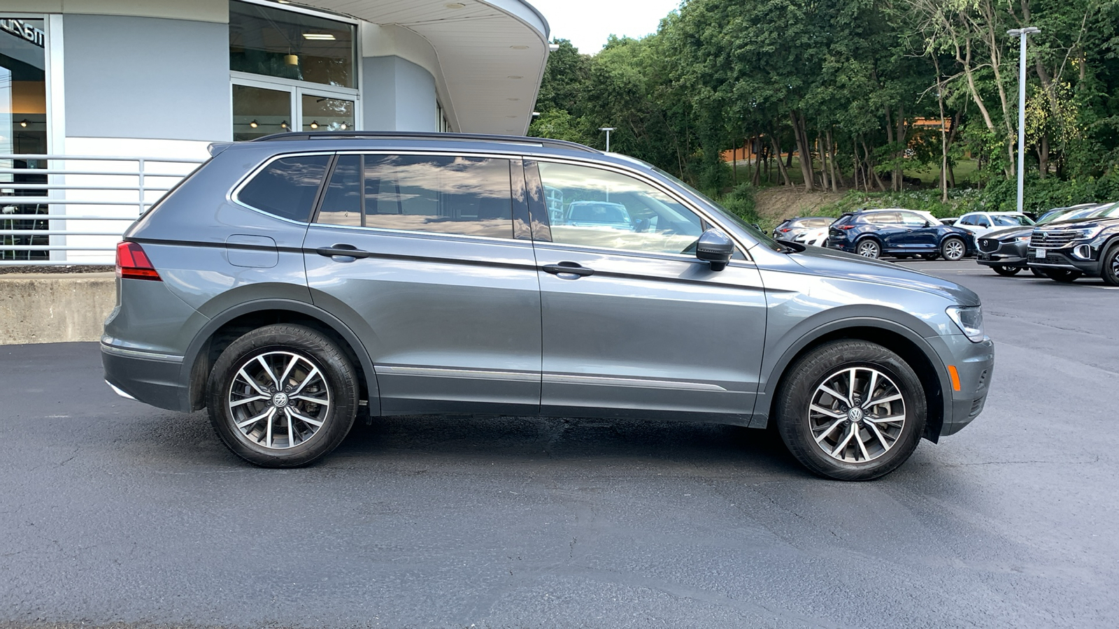 2021 Volkswagen Tiguan 2.0T SE 4