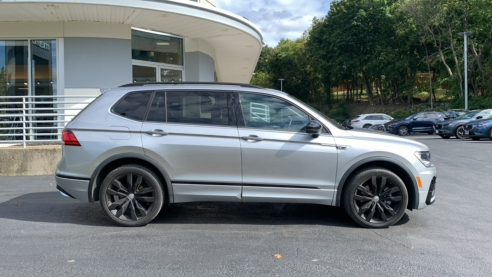 2021 Volkswagen Tiguan 2.0T SE R-Line Black 4