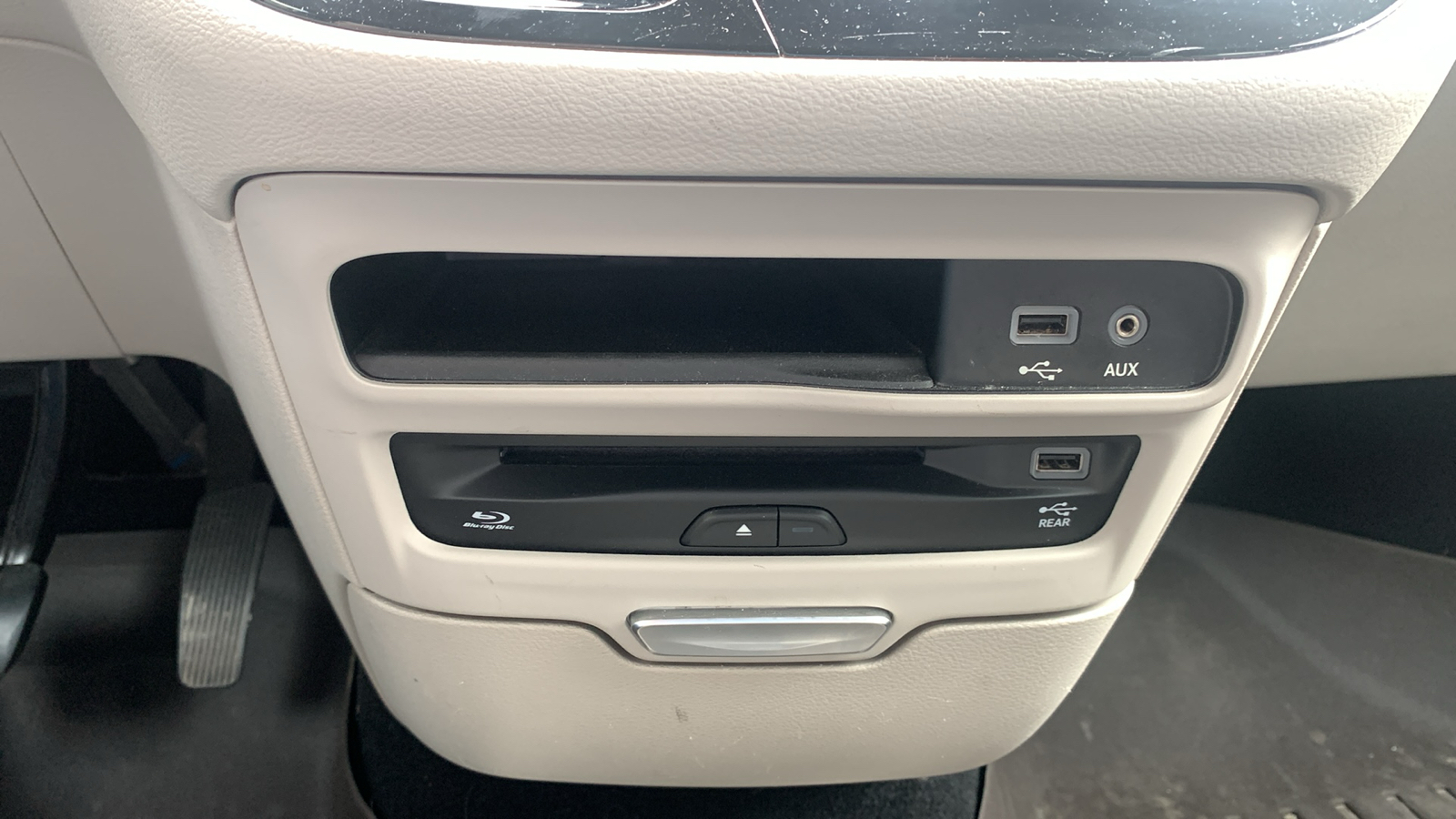 2018 Chrysler Pacifica Touring L Plus 18