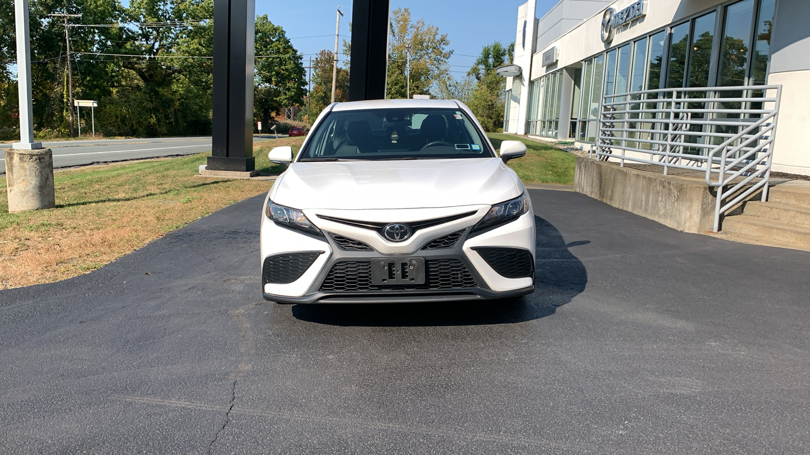 2022 Toyota Camry SE 2