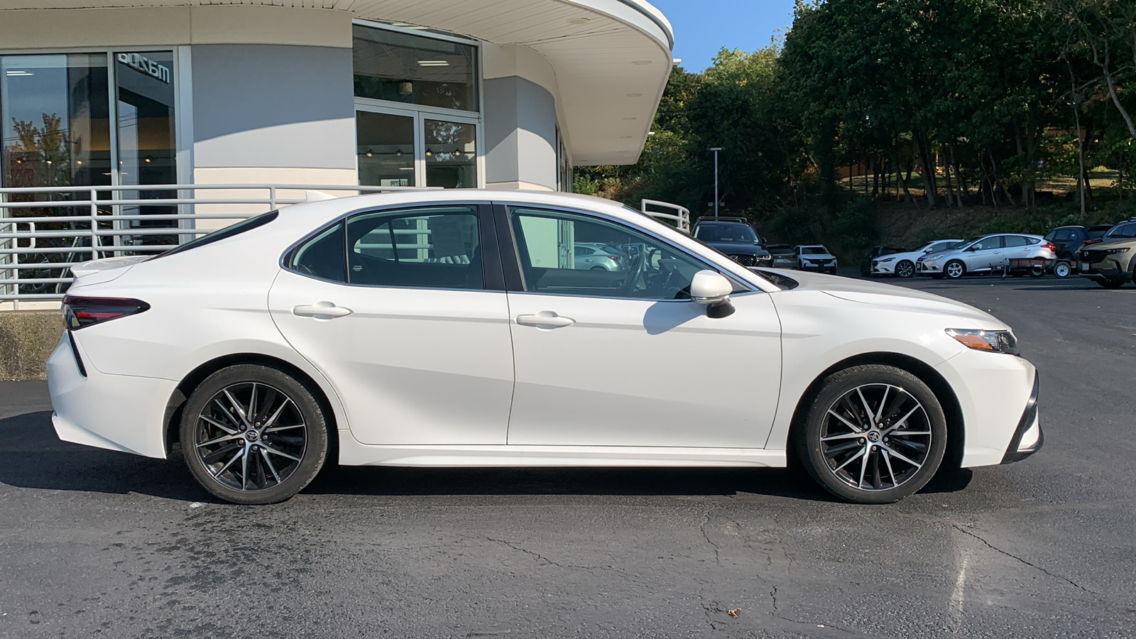 2022 Toyota Camry SE 4