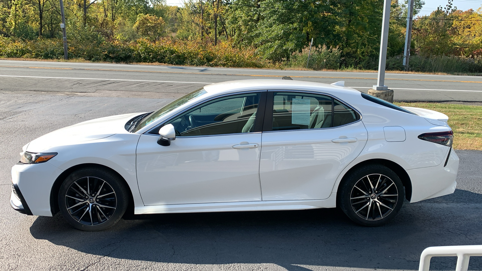 2022 Toyota Camry SE 8