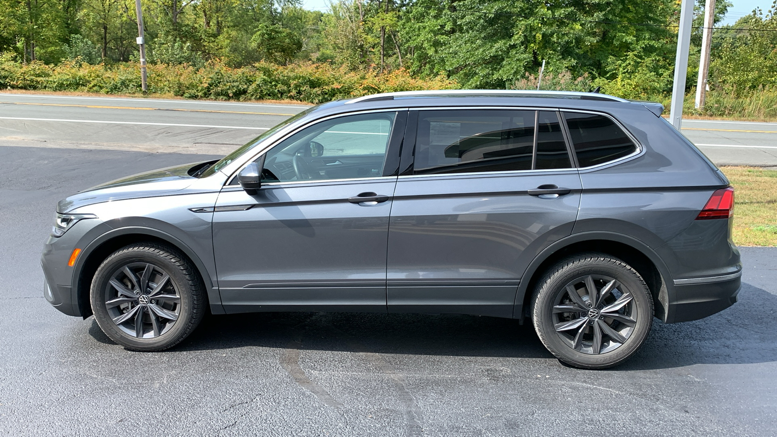 2022 Volkswagen Tiguan 2.0T SE 8