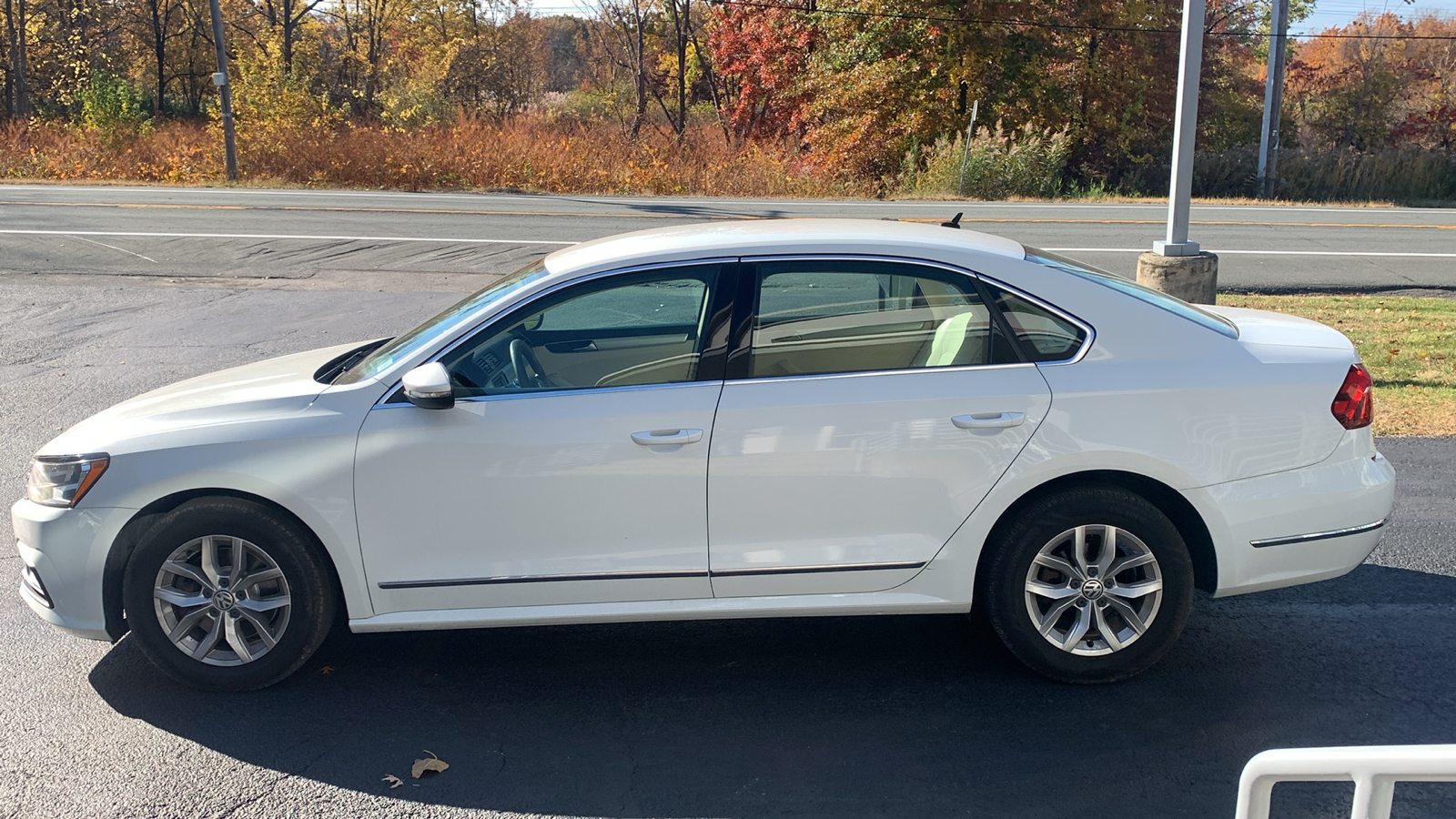 2017 Volkswagen Passat 1.8T S 8