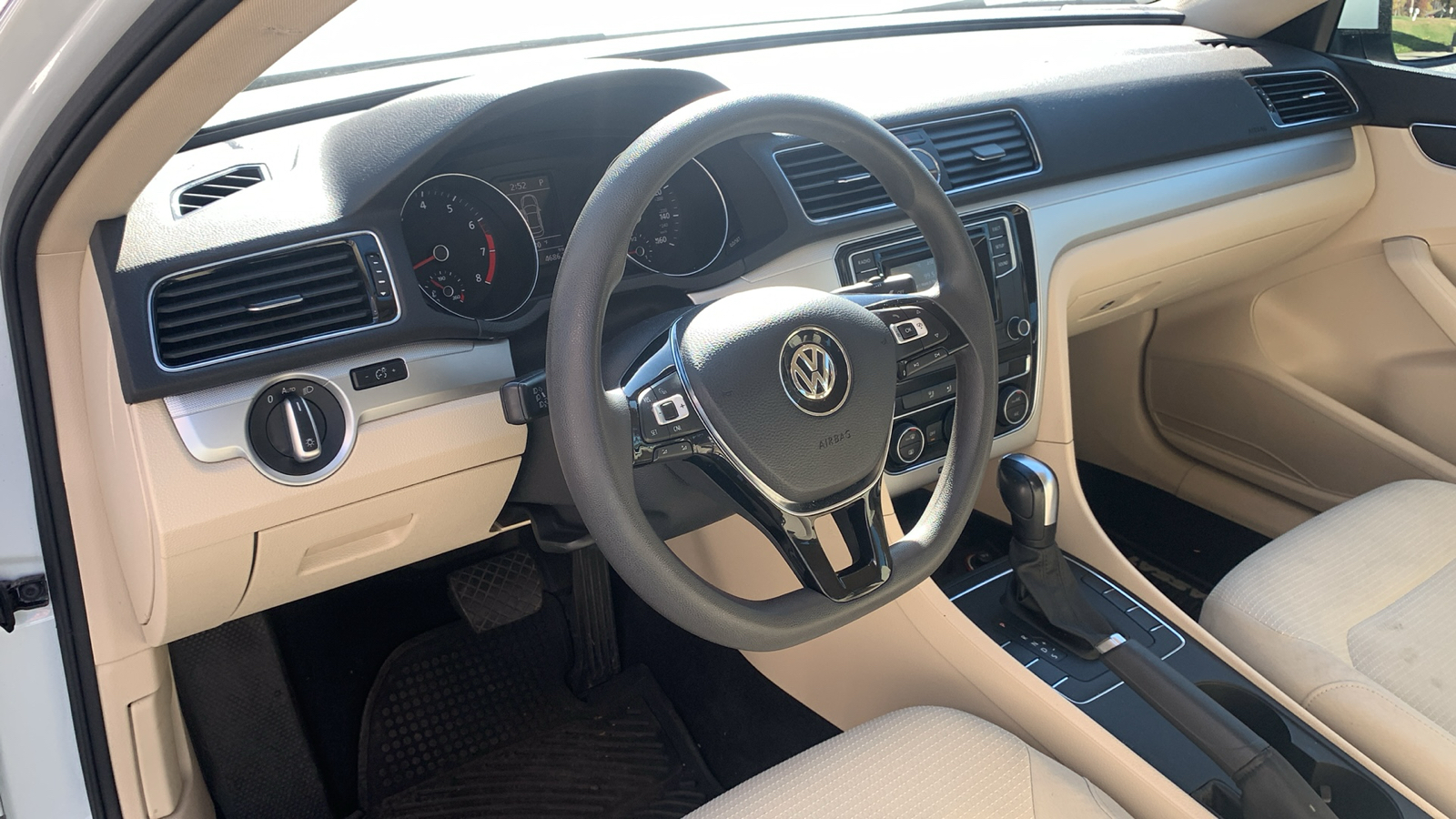 2017 Volkswagen Passat 1.8T S 13