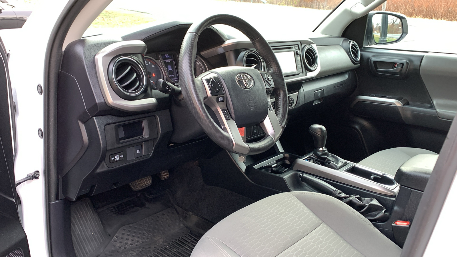 2019 Toyota Tacoma SR5 10