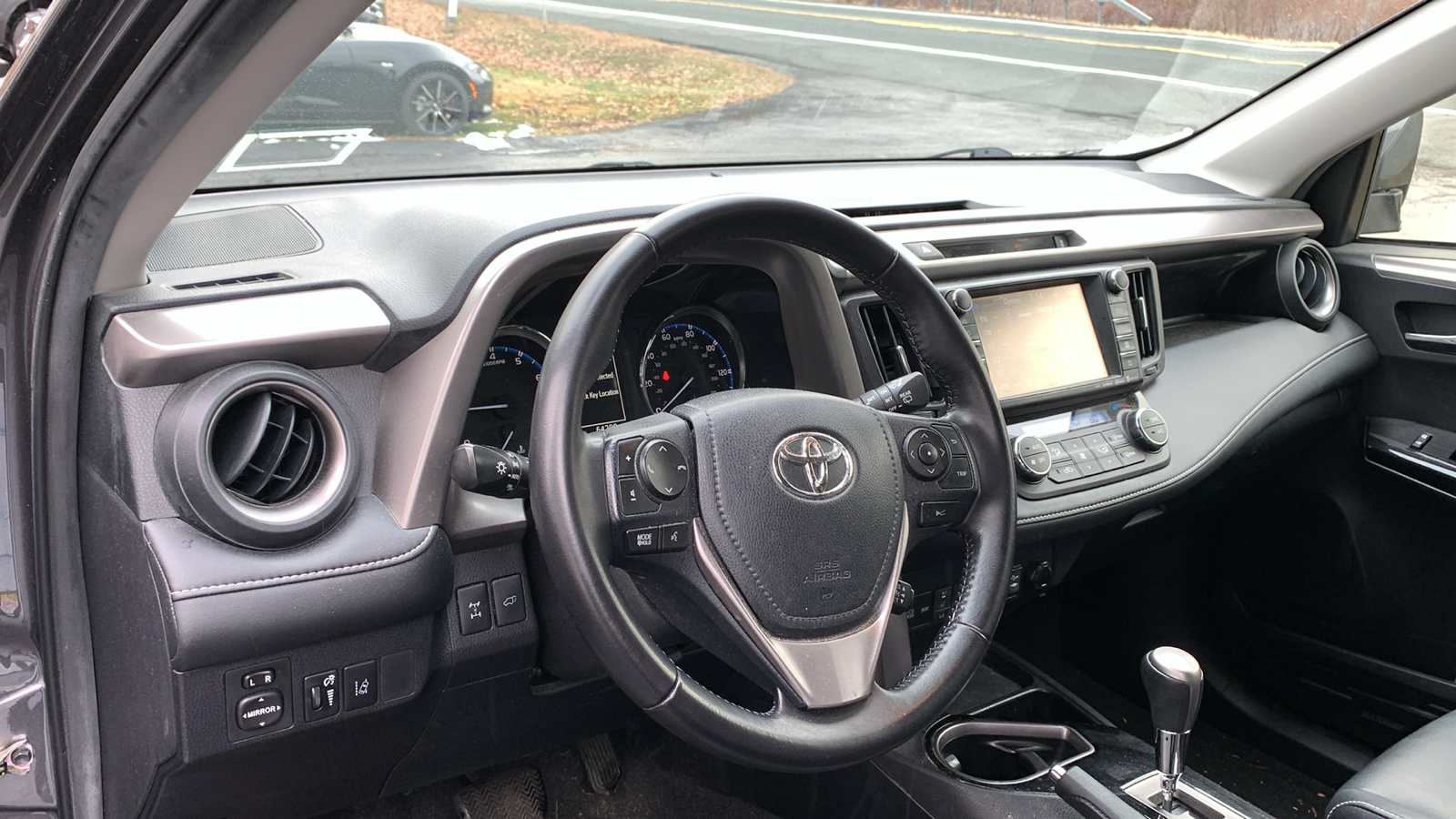 2016 Toyota RAV4 Limited 10