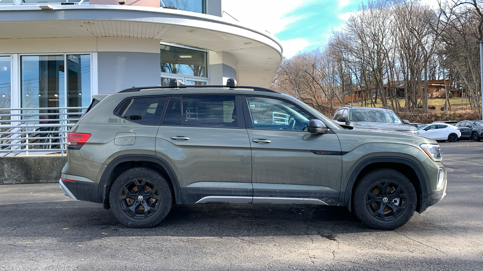 2024 Volkswagen Atlas 2.0T Peak Edition SEL 4