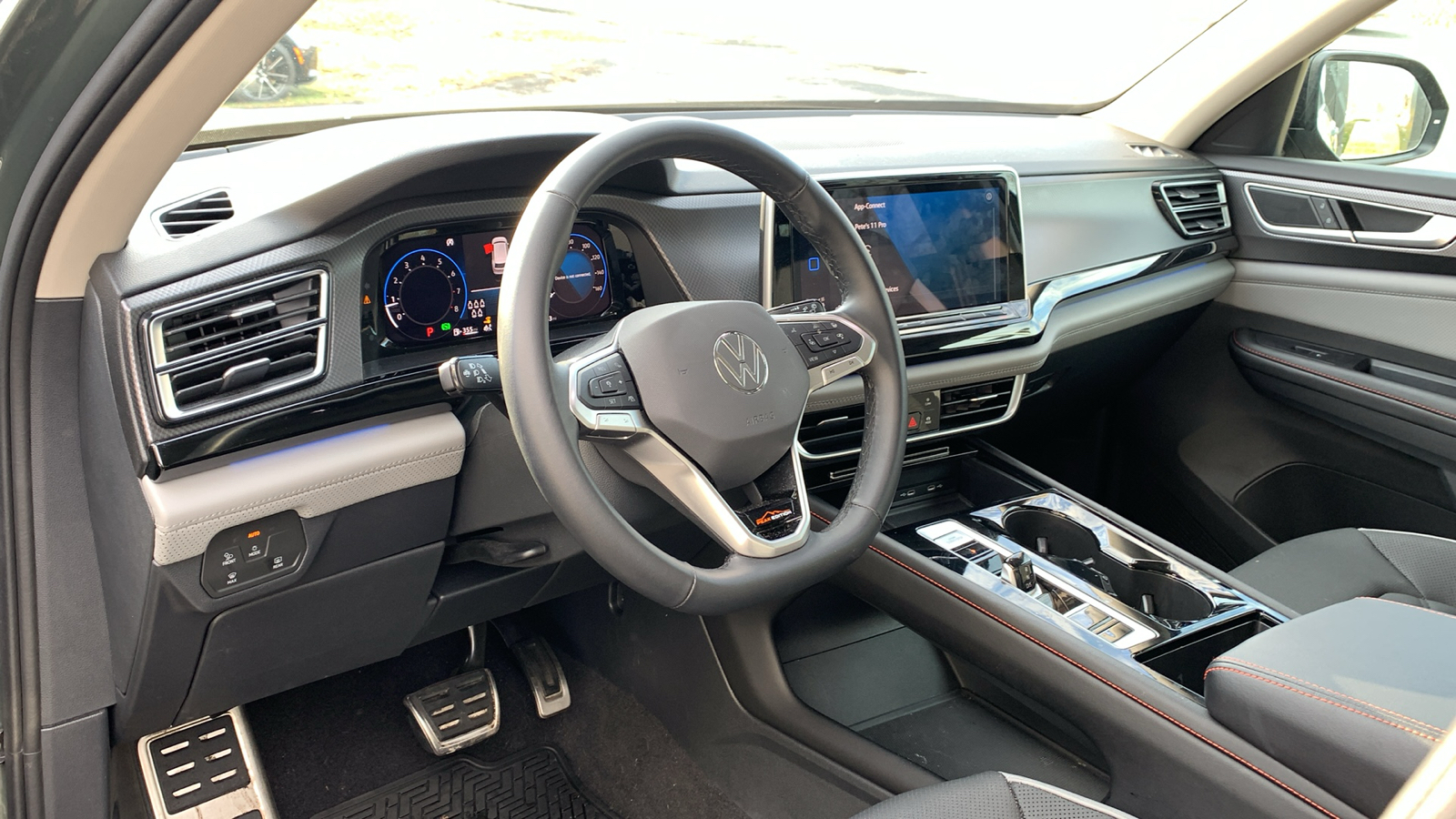 2024 Volkswagen Atlas 2.0T Peak Edition SEL 10