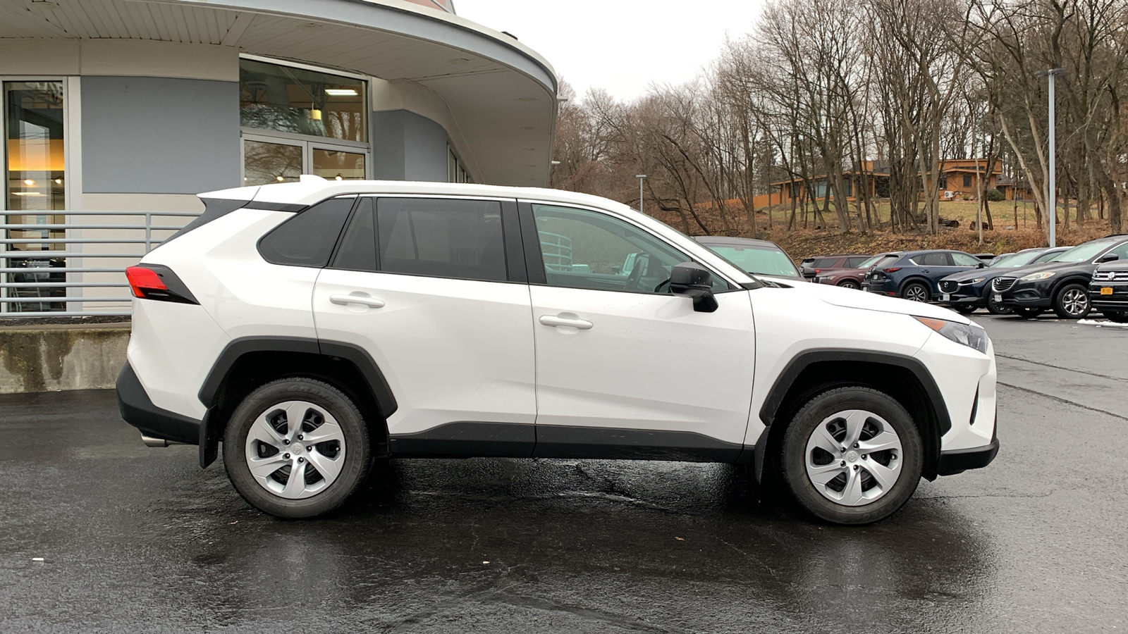 2022 Toyota RAV4 LE 4