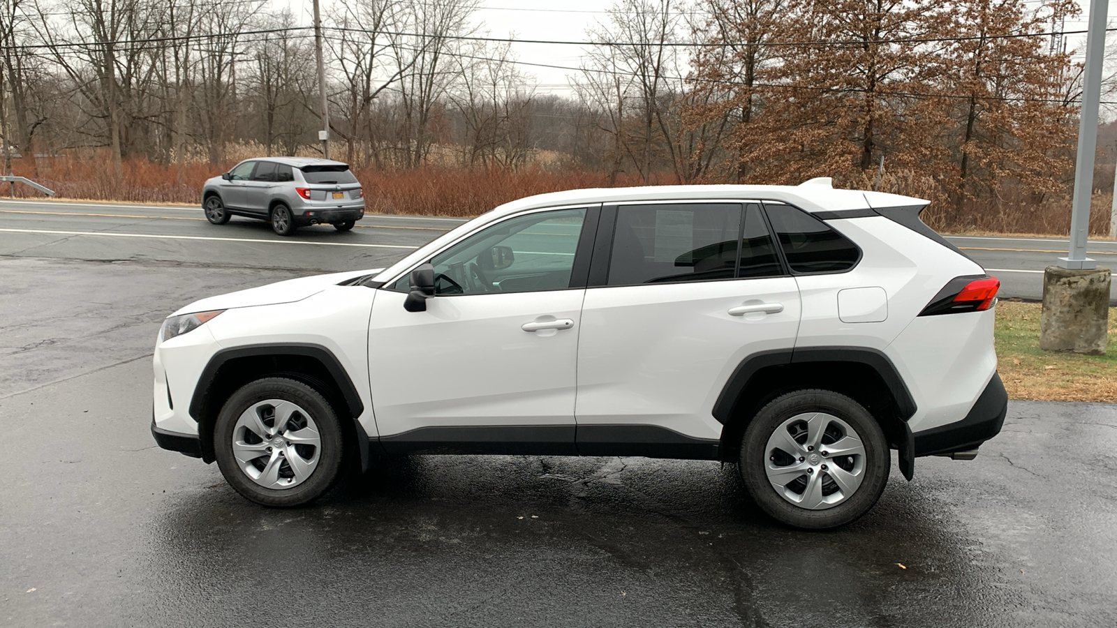 2022 Toyota RAV4 LE 8