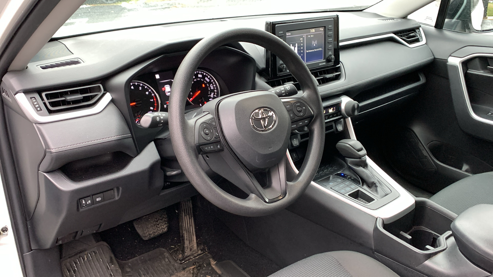 2022 Toyota RAV4 LE 10