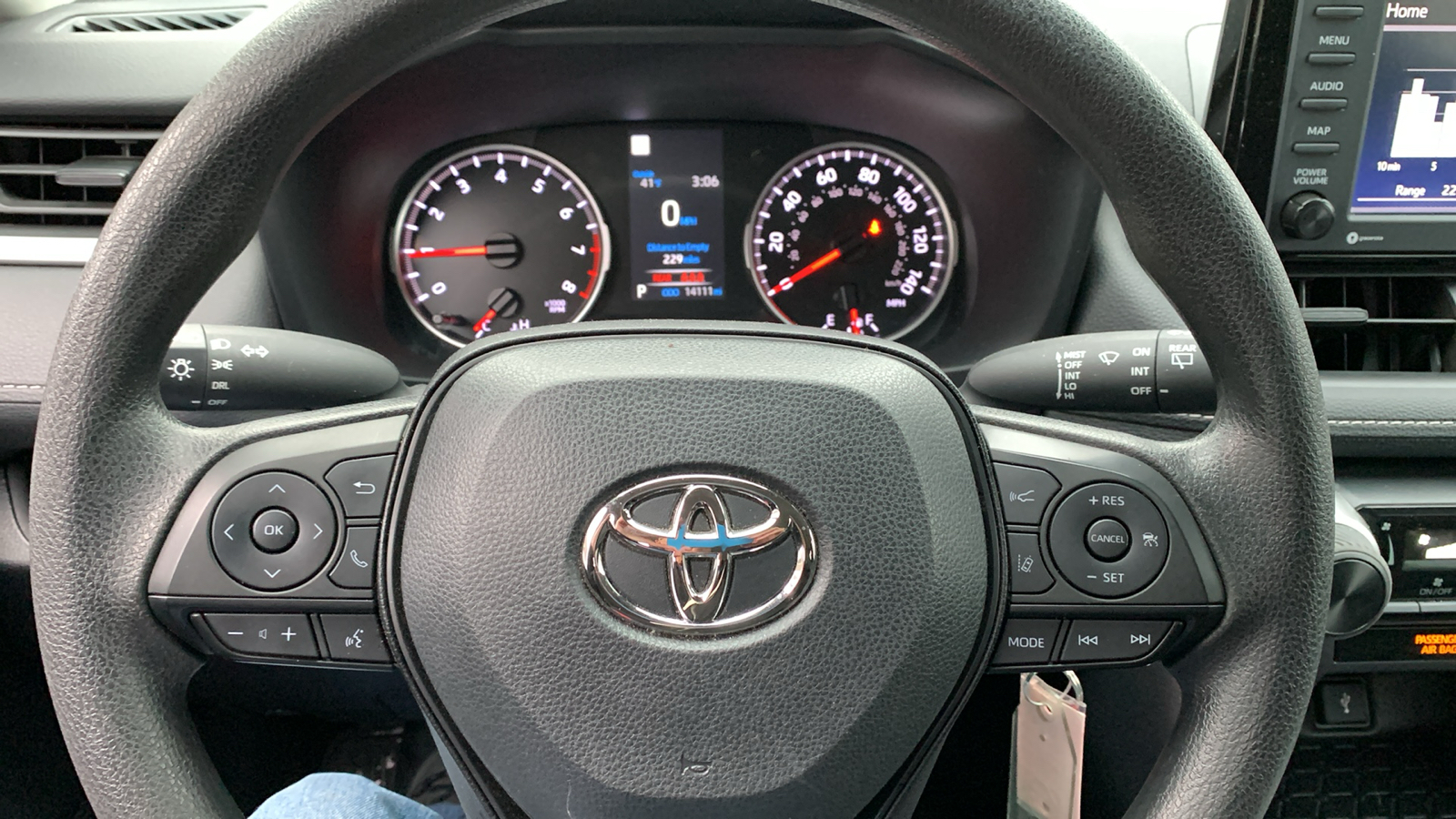 2022 Toyota RAV4 LE 13