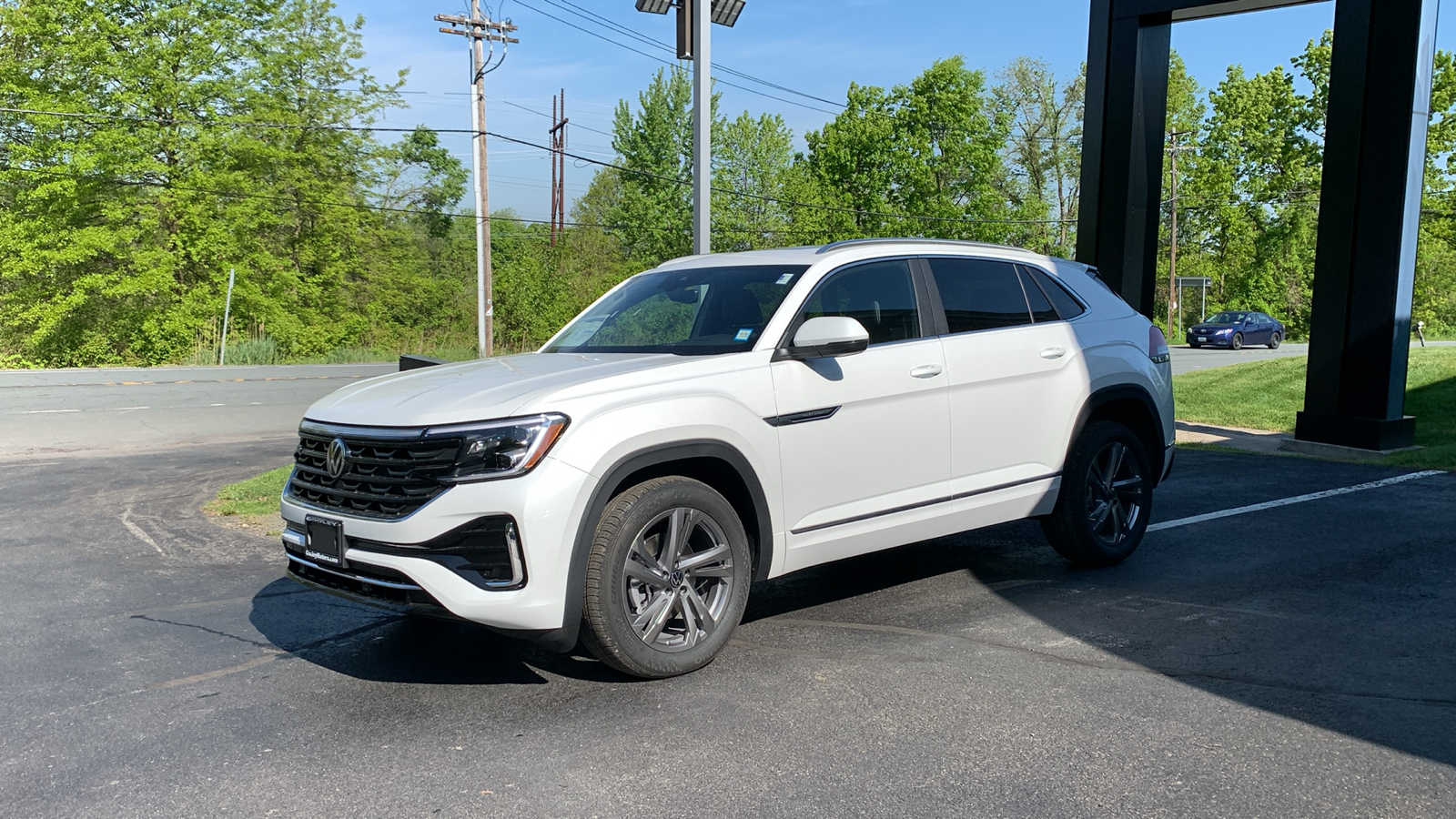 2024 Volkswagen Atlas Cross Sport 2.0T SEL R-Line 1